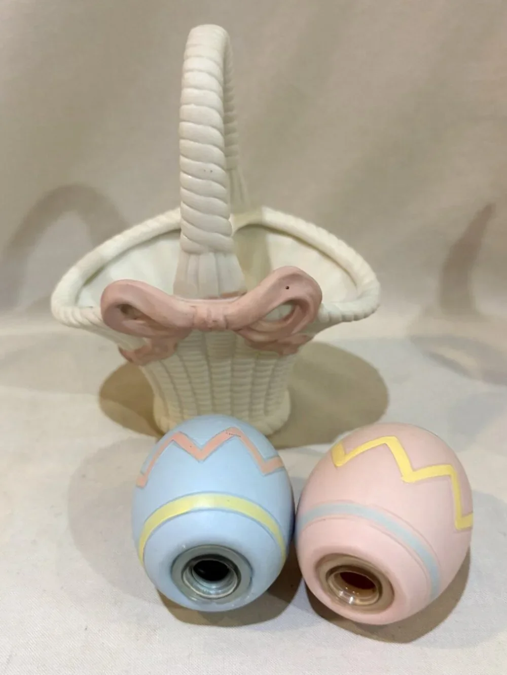 VTG Enesco Porcelain Easter Basket & Eggs Pastel Salt & Pepper Shaker Set Taiwan